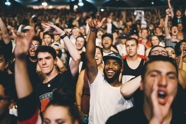 Hoe besteden we onze vrije tijd? Festivals bijvoorbeeld. Findmino zet het op een rij.